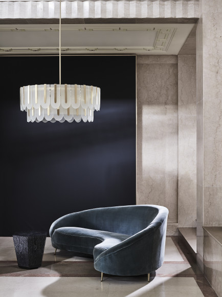 Люстра на штанге Bella Figura Vega CL205